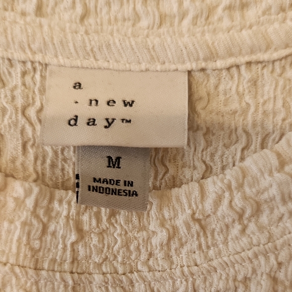 Like New - a new day Cream Long Sleeve Textured Top - Picture 2 of 4